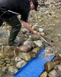 Image:Goldwaschen in der Schweiz